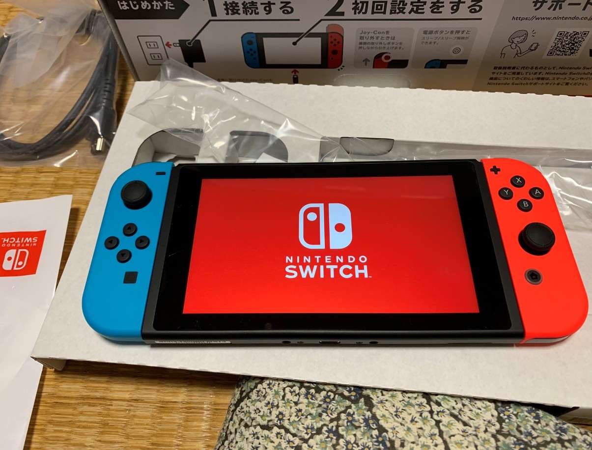 Nitendo Switch(バッテリー持続時間が長くなった新モデル)買ってみました！